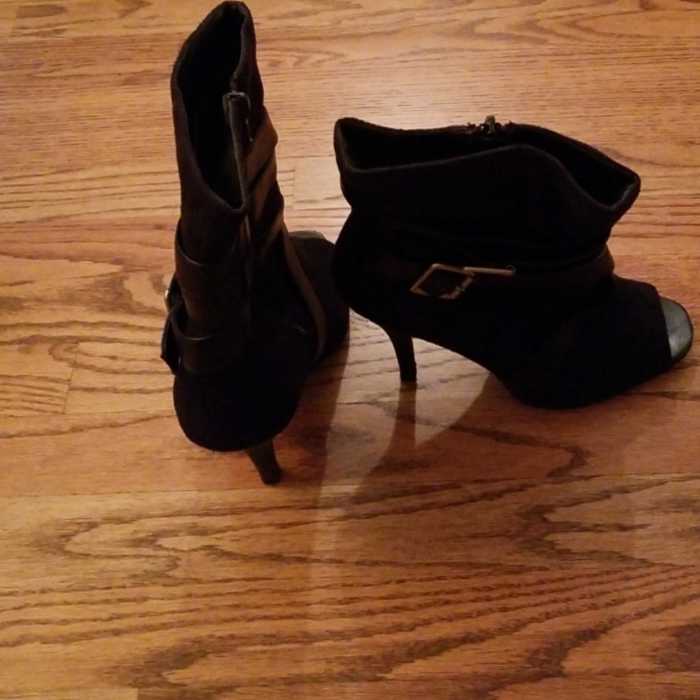 Boots - Picture 3 of 4